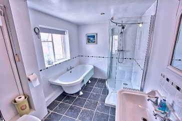 Lantern House Family Bathroom