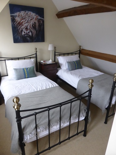 Twin bedroom (second floor)